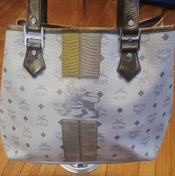 EUC MCM PRINCESS LION TOTE